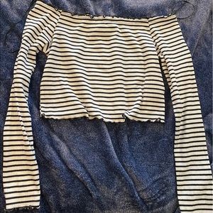 Off the shoulder cropped Long sleeve